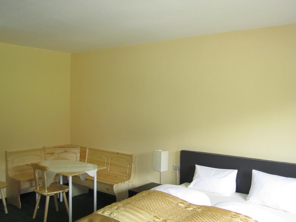The Art & Sport Hotel Инсбрук Стая снимка